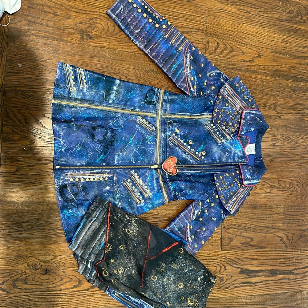 Authentic Disney store Evie from Disneys Descendants costume!